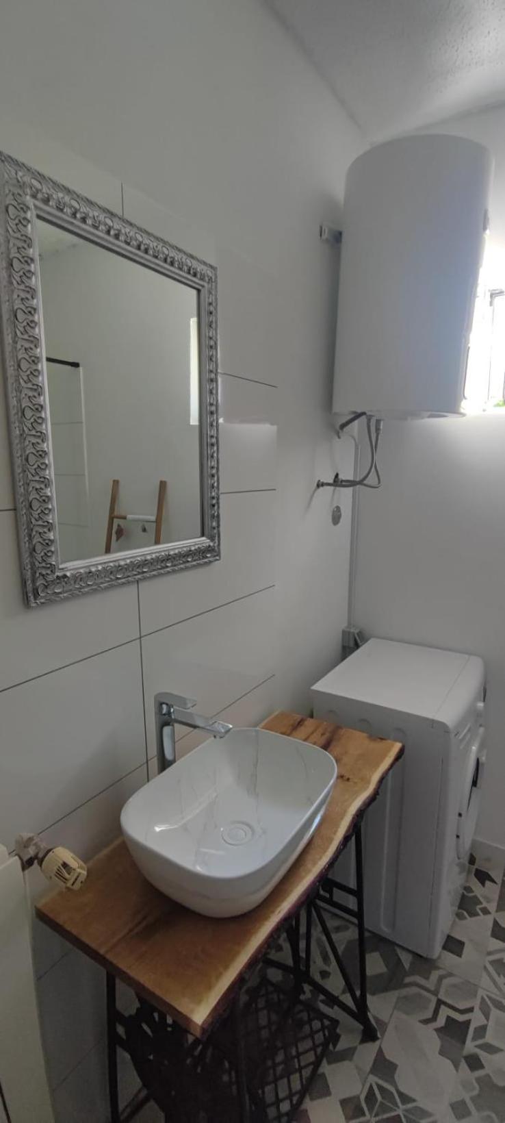 Mony Apartment *